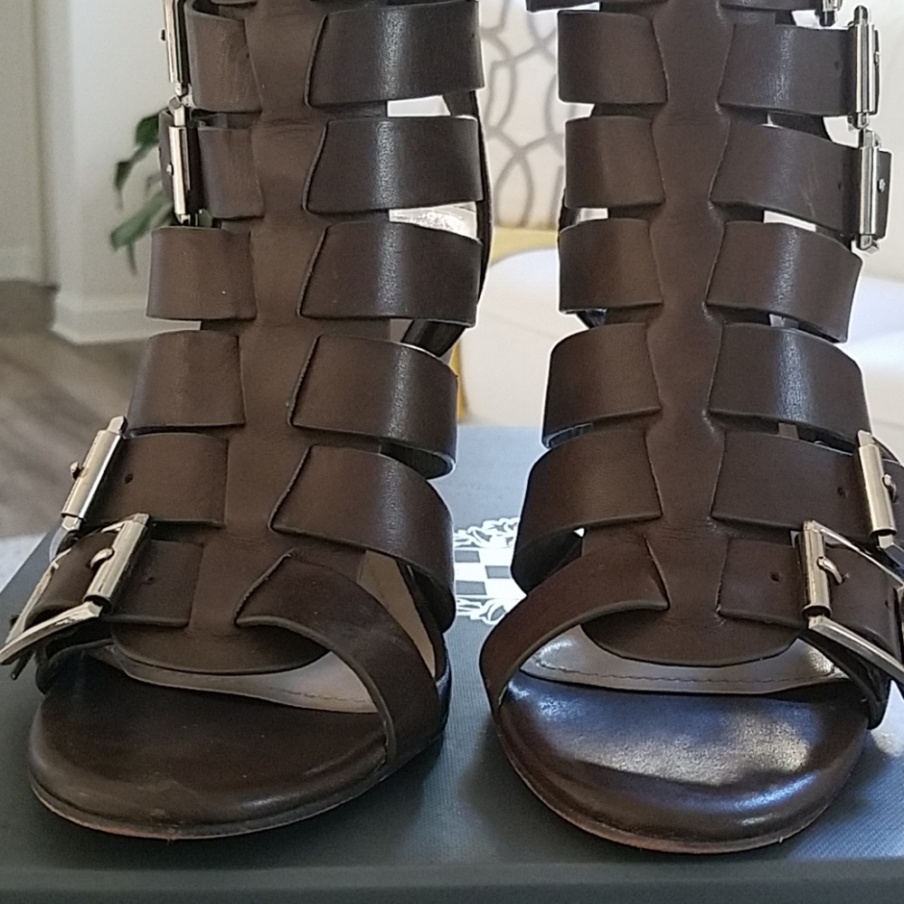 Beautiful Vince Camuto gladiators